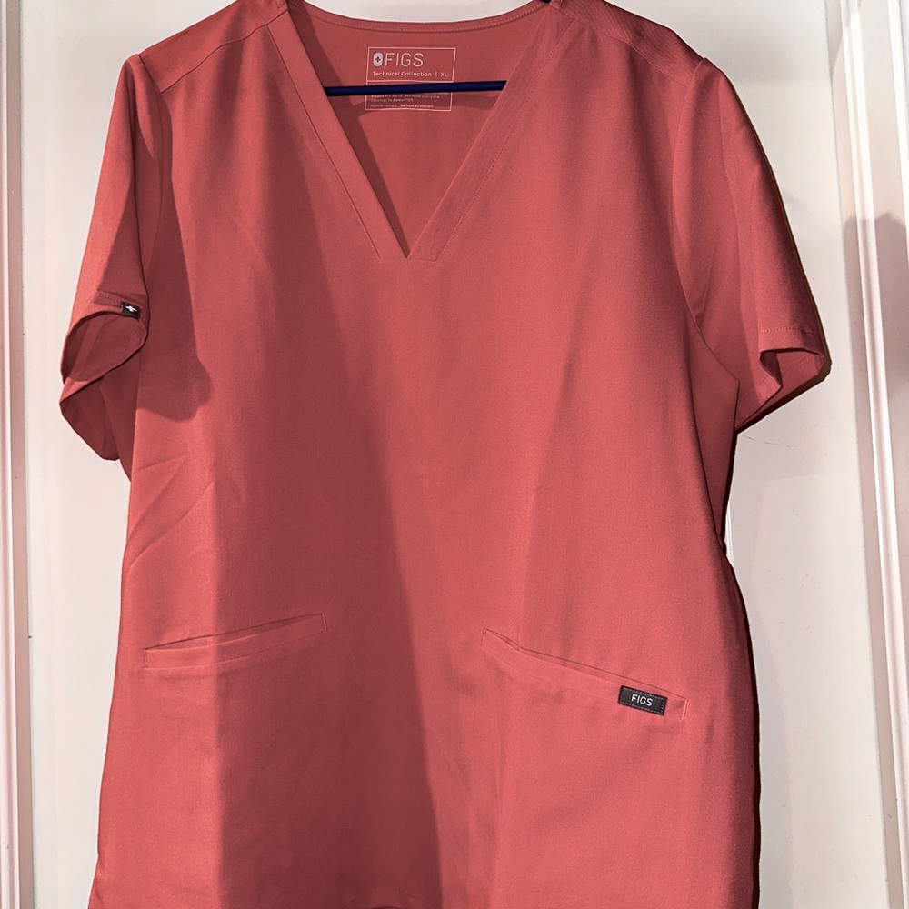 Figs Hot Coral XL Scrub Top